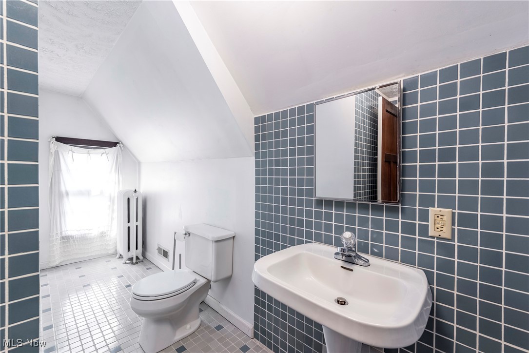 3296 Grenway Road Shaker Heights OH 44122