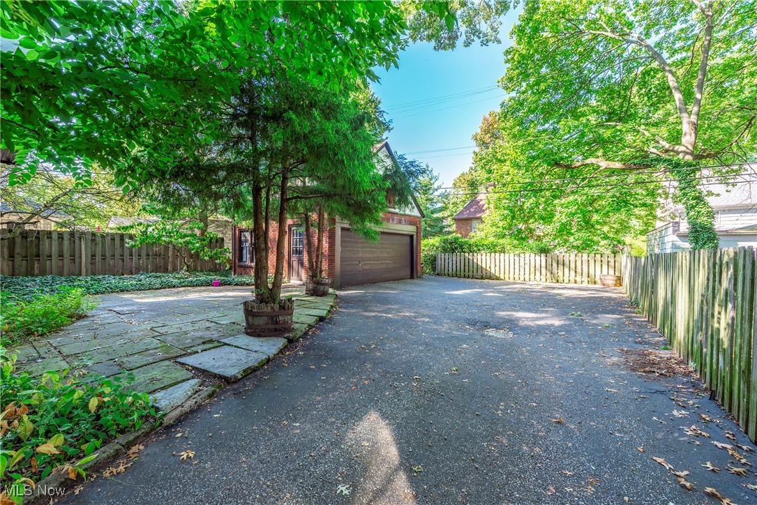 3296 Grenway Road Shaker Heights OH 44122