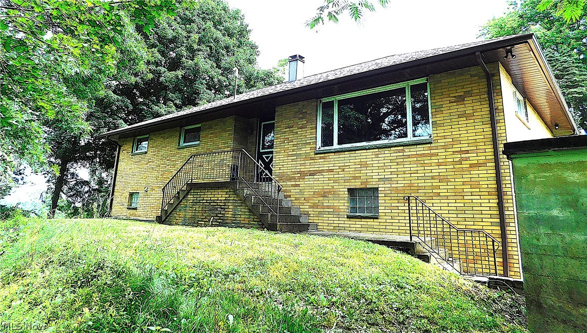 69857 Vernon Road Martins Ferry OH 43935
