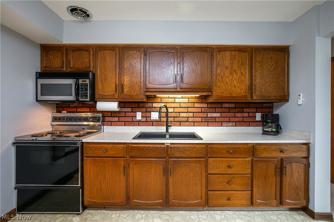 4319 Ridge Road Cortland OH 44410