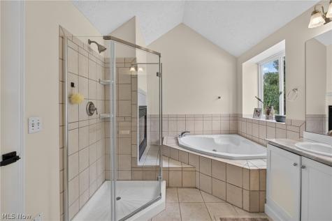 1538 Mccausland Drive Hudson OH 44236