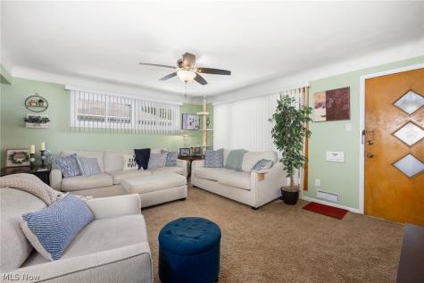 6156 Edgebrook Boulevard Parma Heights OH 44130