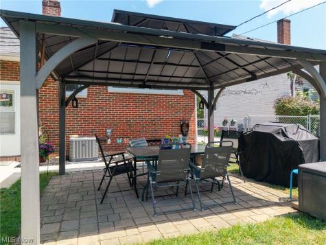 6156 Edgebrook Boulevard Parma Heights OH 44130