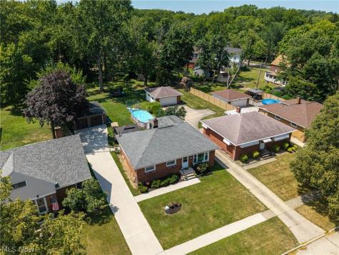 6156 Edgebrook Boulevard Parma Heights OH 44130