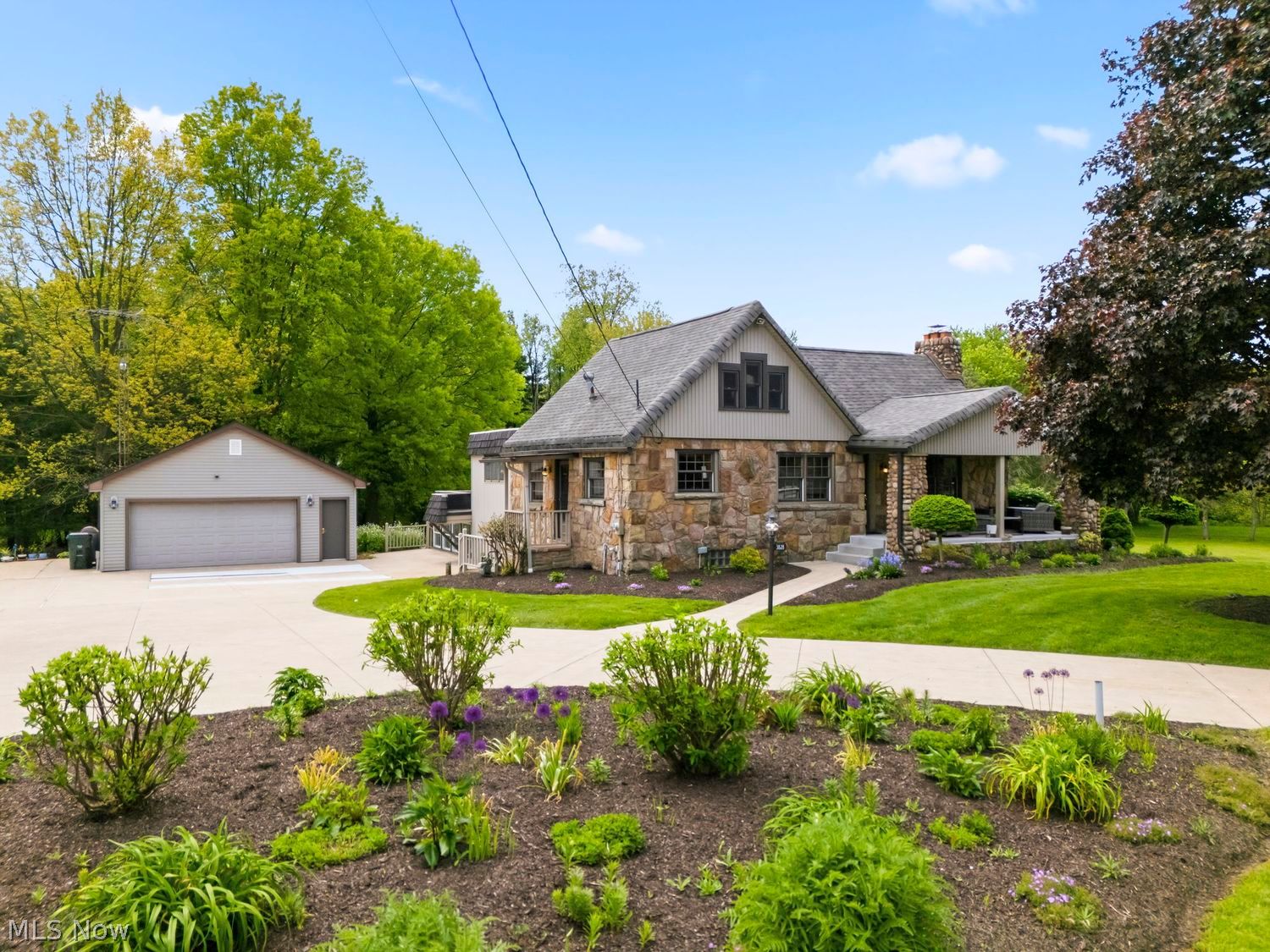 3828 Ravenna Avenue NE Louisville OH 44641