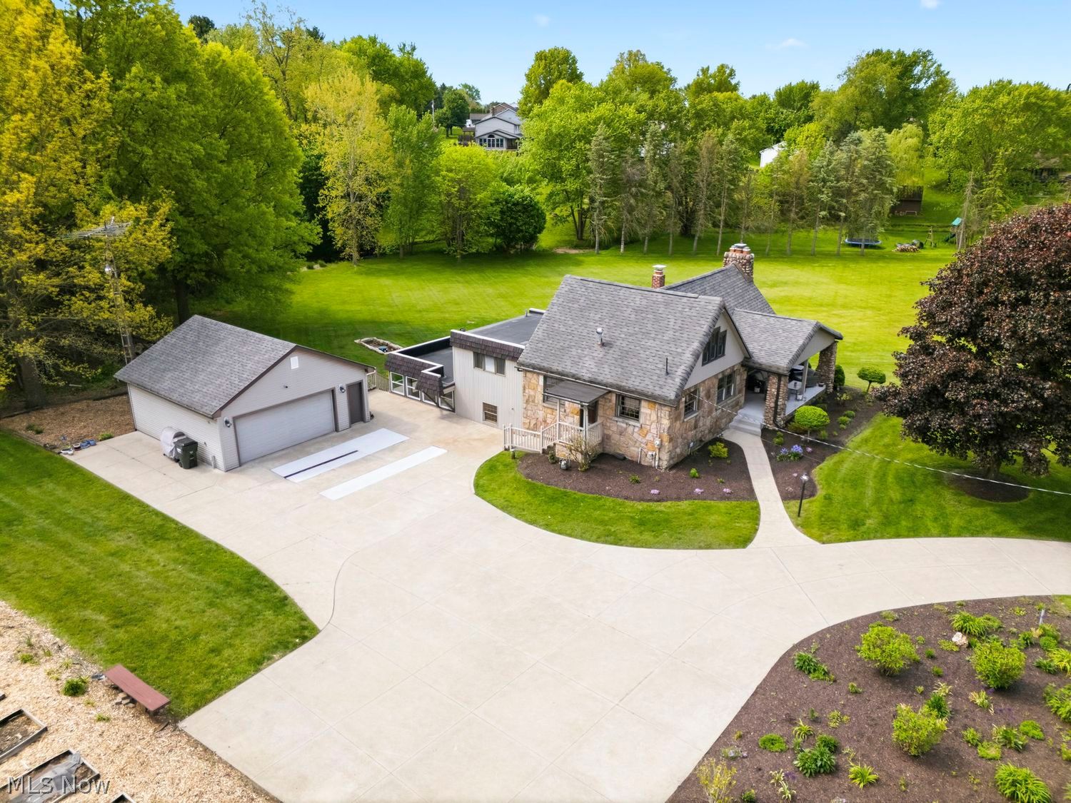 3828 Ravenna Avenue NE Louisville OH 44641