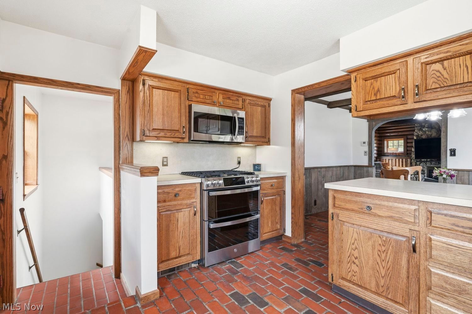 3828 Ravenna Avenue NE Louisville OH 44641