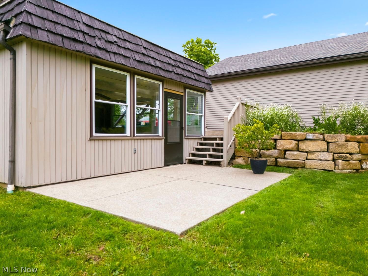 3828 Ravenna Avenue NE Louisville OH 44641