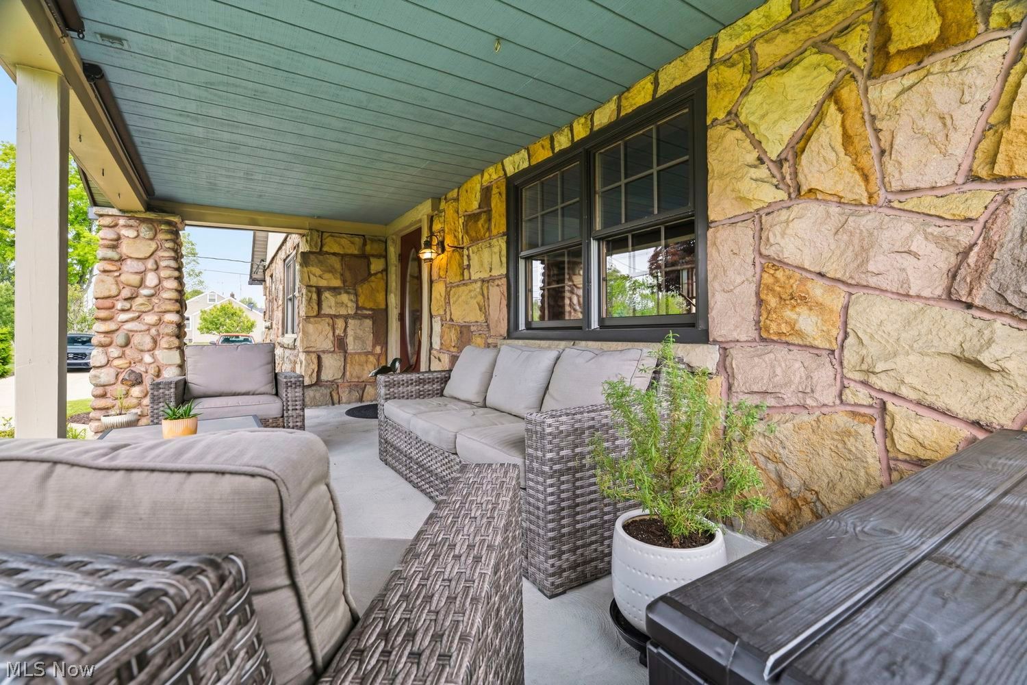 3828 Ravenna Avenue NE Louisville OH 44641