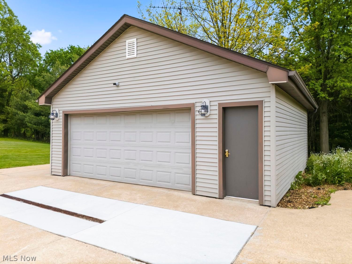 3828 Ravenna Avenue NE Louisville OH 44641