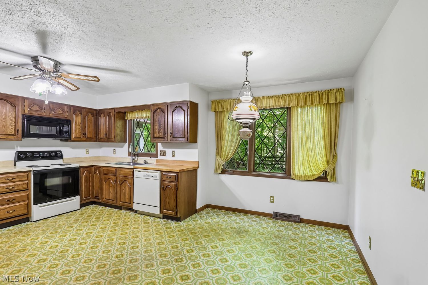 17265 Wood Acre Trail Chagrin Falls OH 44023