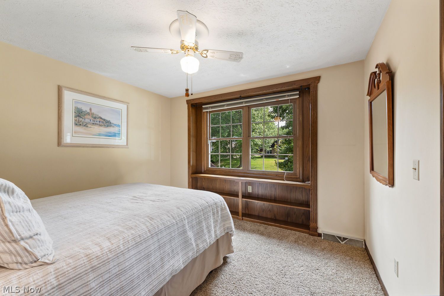 2425 Daffodil Street NE Canton OH 44705