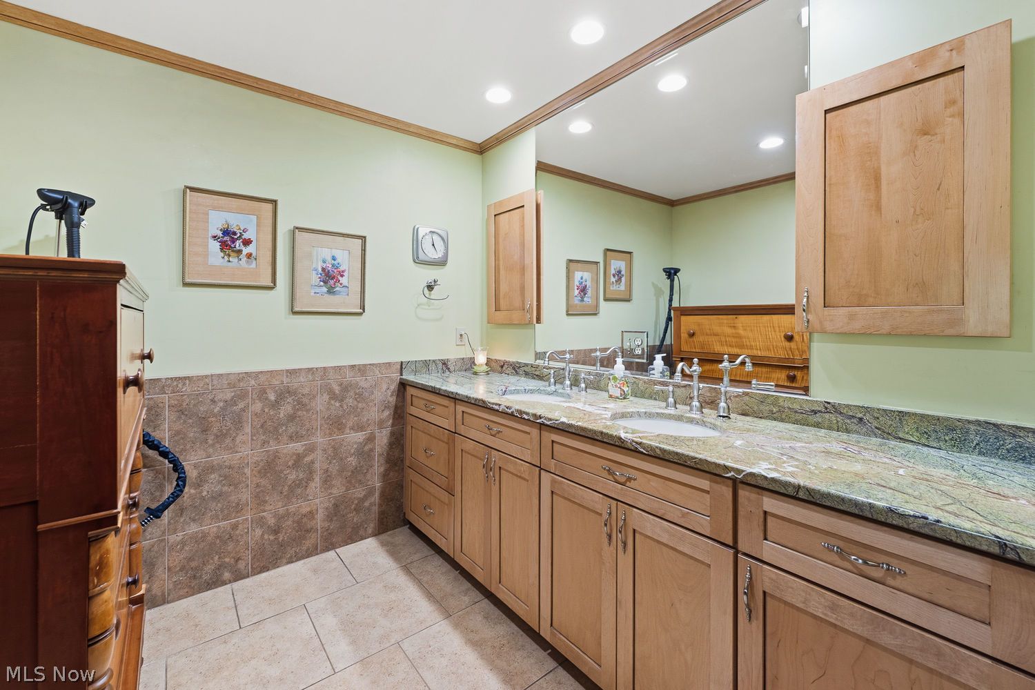 2425 Daffodil Street NE Canton OH 44705