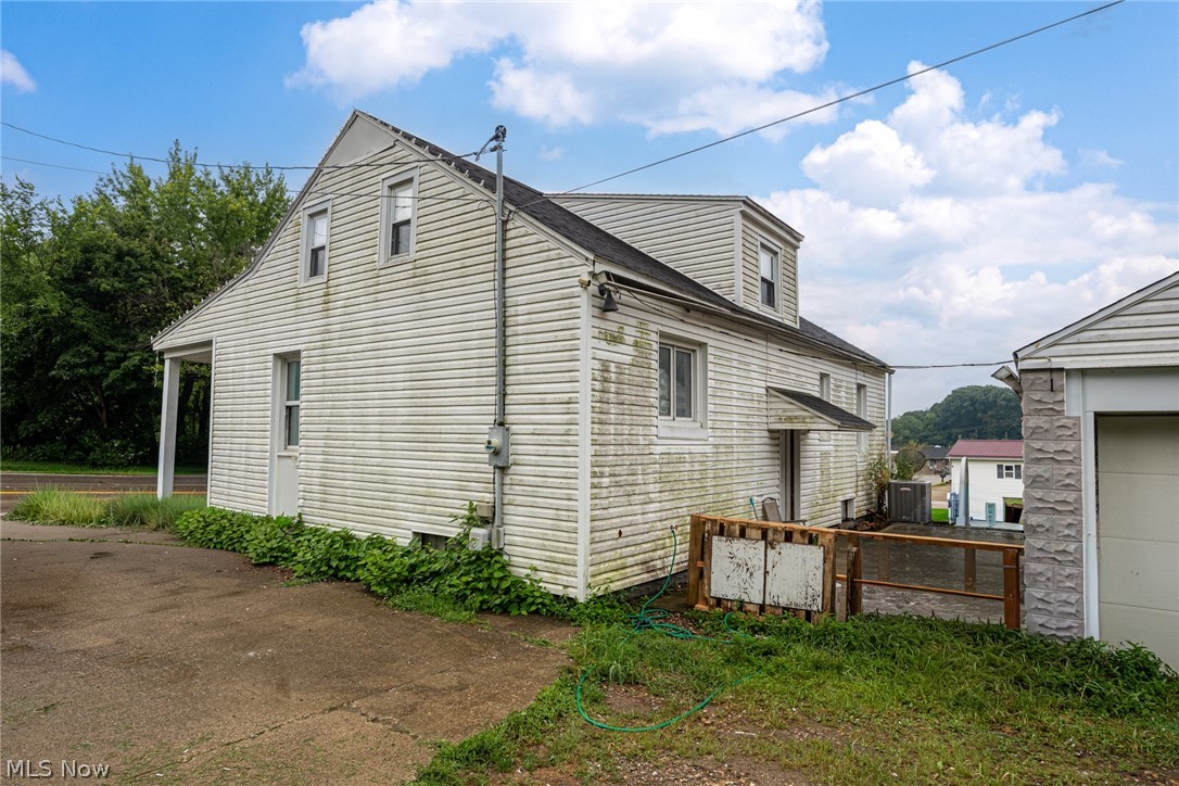 1822 Chestnut Street Coshocton OH 43812