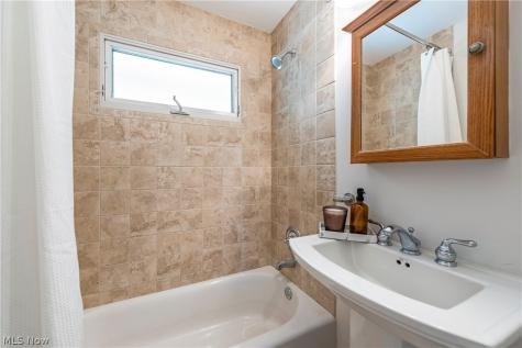 3323 Dellwood Drive Parma OH 44134