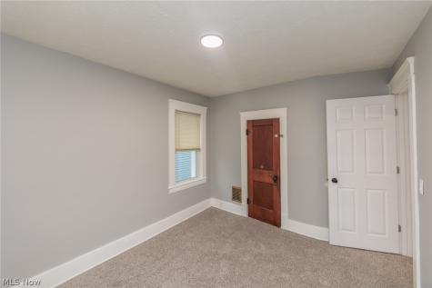 1038 W 11th Street Lorain OH 44052
