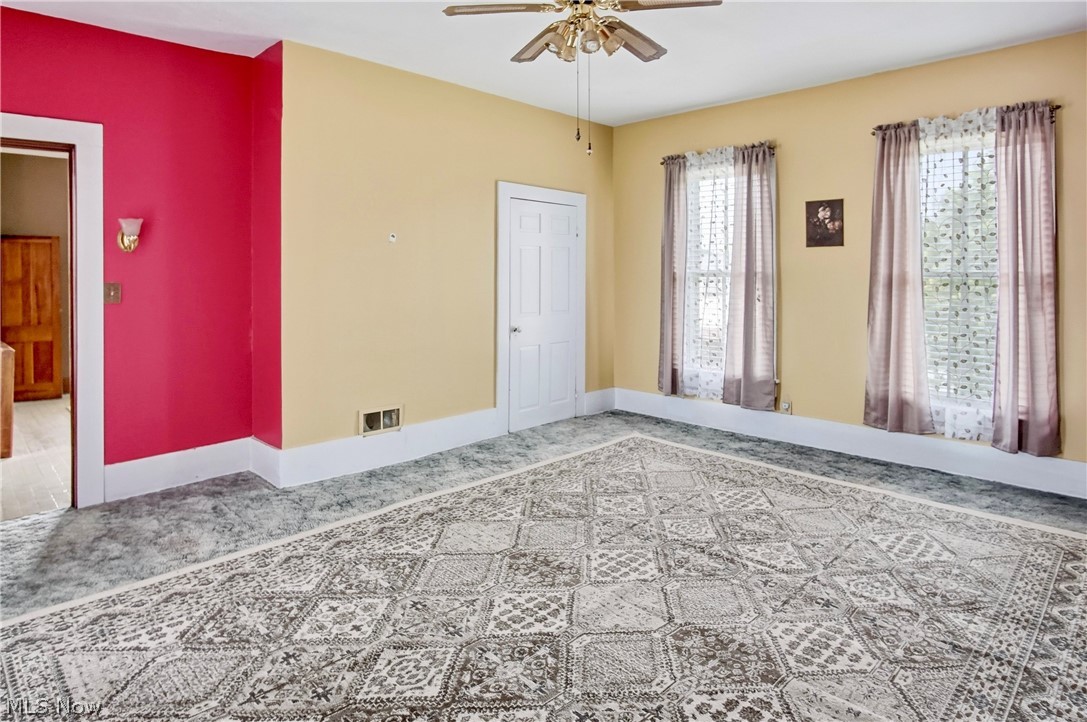 32 E 1st Street Frazeysburg OH 43822