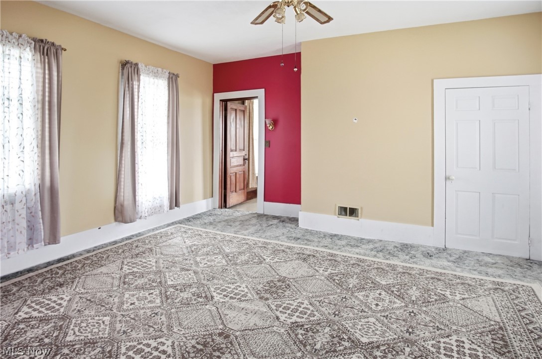 32 E 1st Street Frazeysburg OH 43822