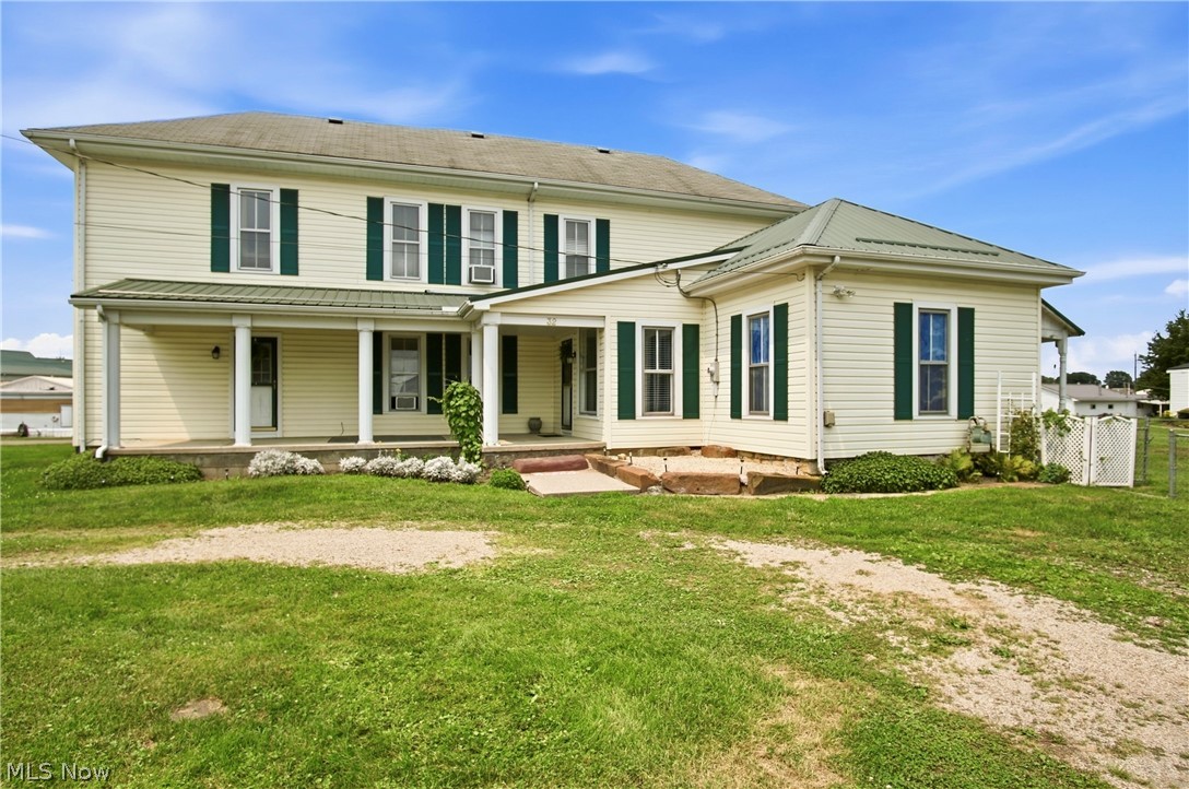 32 E 1st Street Frazeysburg OH 43822