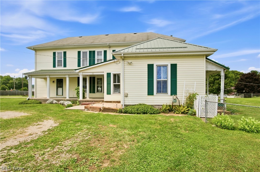 32 E 1st Street Frazeysburg OH 43822