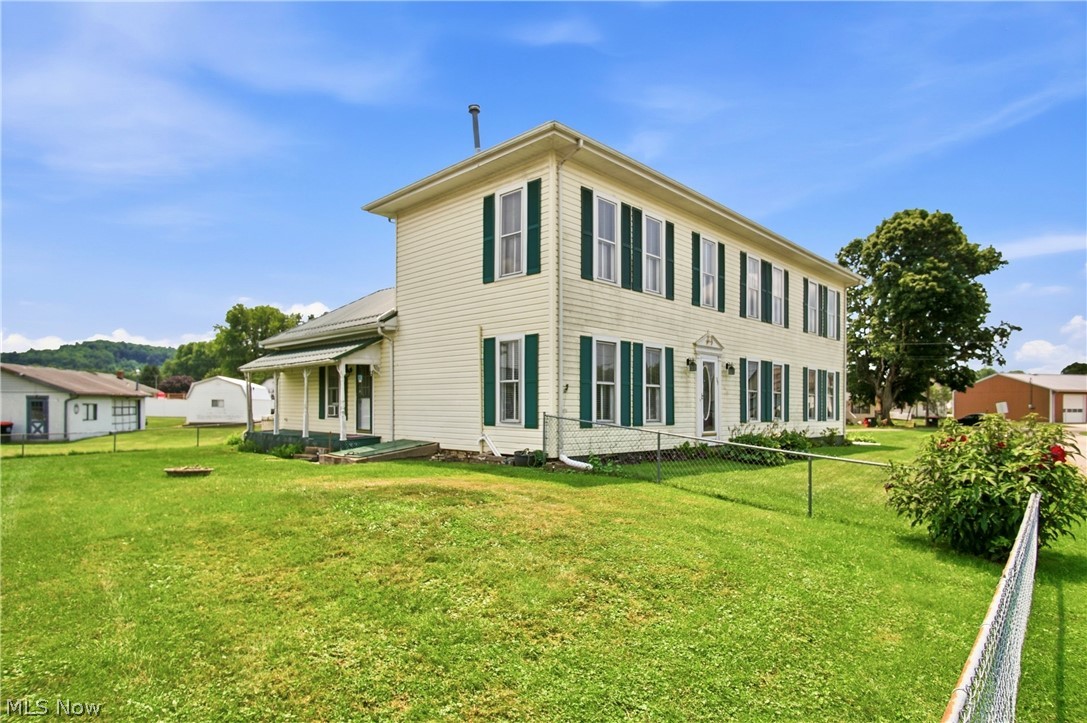 32 E 1st Street Frazeysburg OH 43822