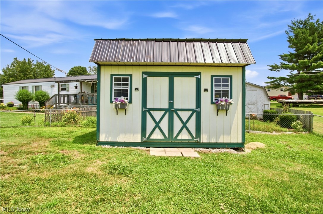 32 E 1st Street Frazeysburg OH 43822