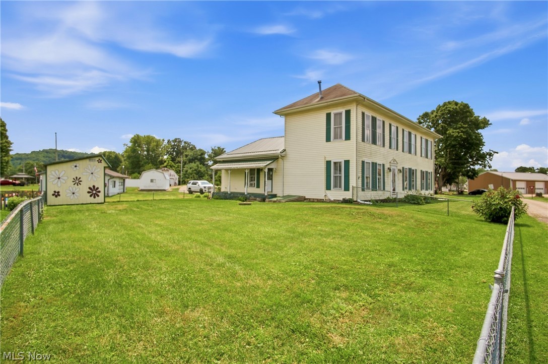 32 E 1st Street Frazeysburg OH 43822