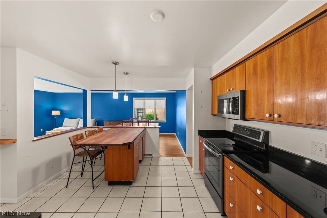 4573 Whitehall Drive South Euclid OH 44121