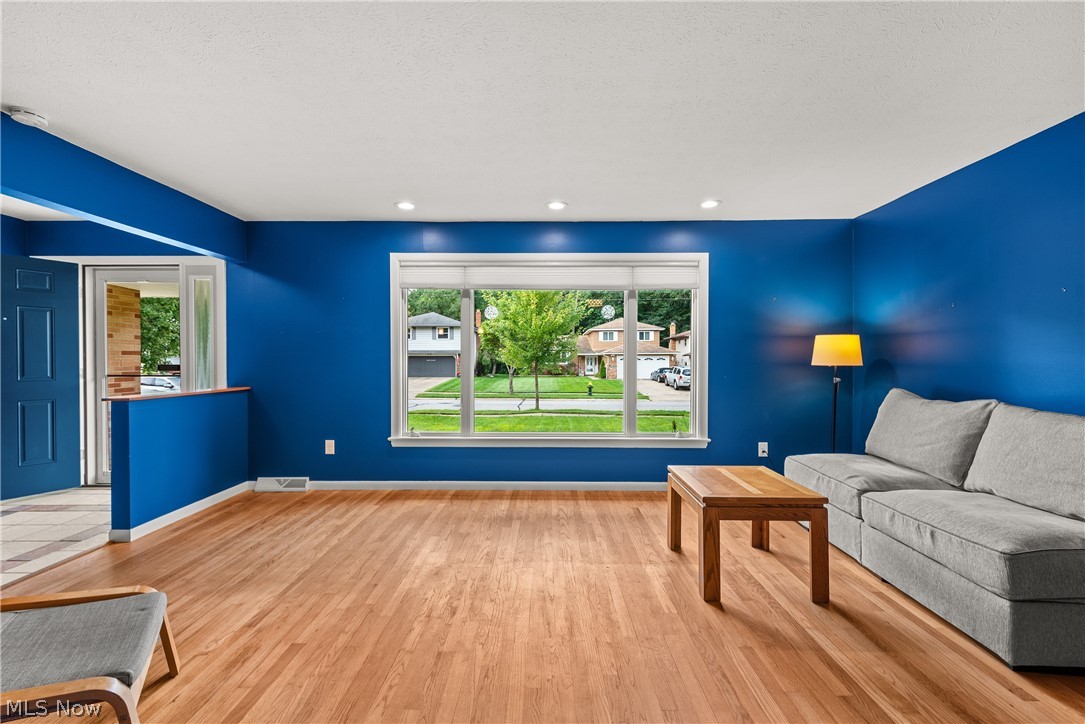 4573 Whitehall Drive South Euclid OH 44121