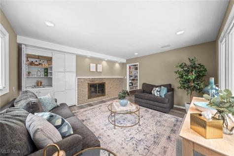 2745 Green Road Shaker Heights OH 44122