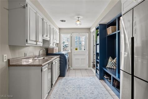 2745 Green Road Shaker Heights OH 44122