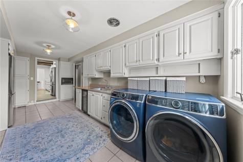 2745 Green Road Shaker Heights OH 44122