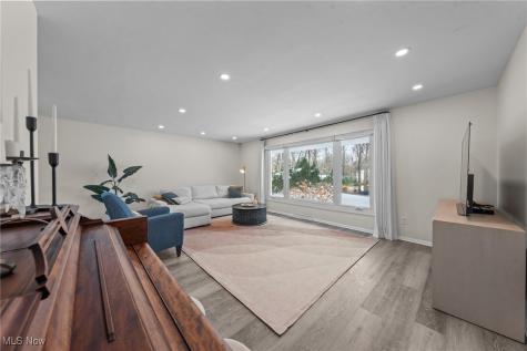 2745 Green Road Shaker Heights OH 44122