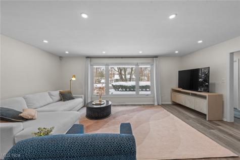 2745 Green Road Shaker Heights OH 44122