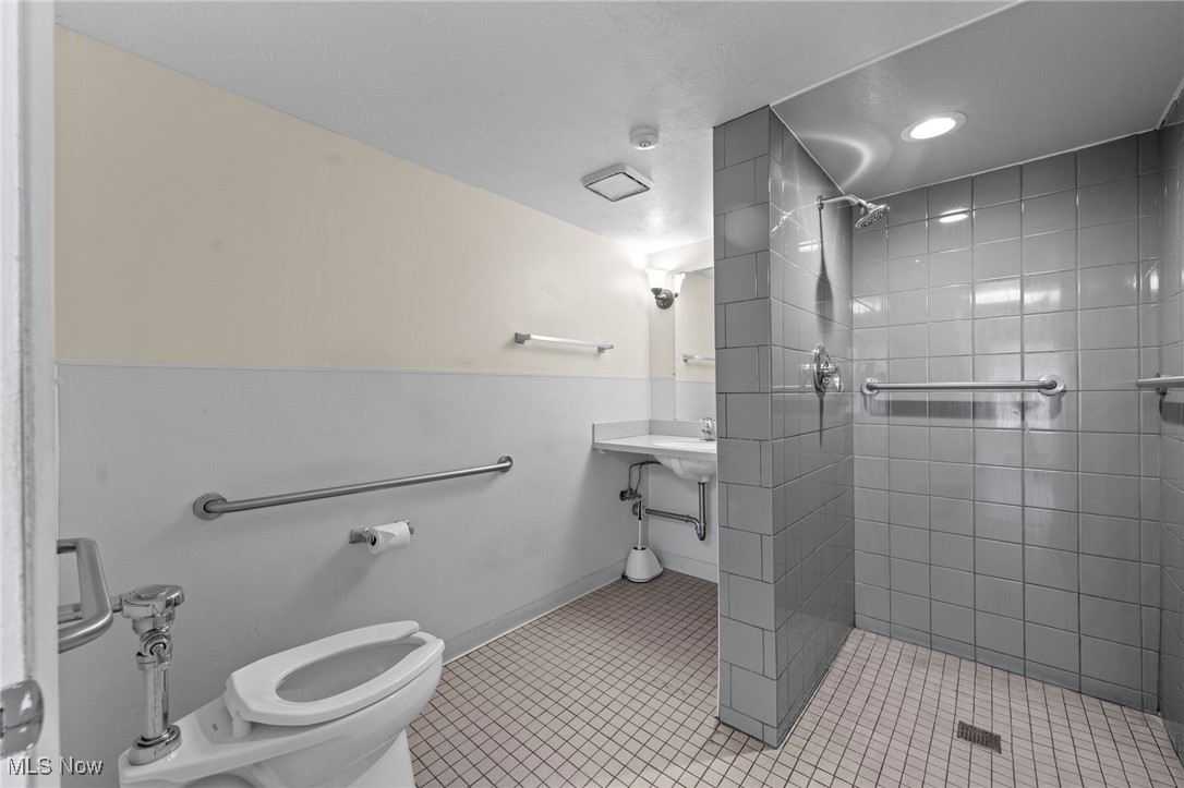 17702 Nottingham Road Cleveland OH 44119