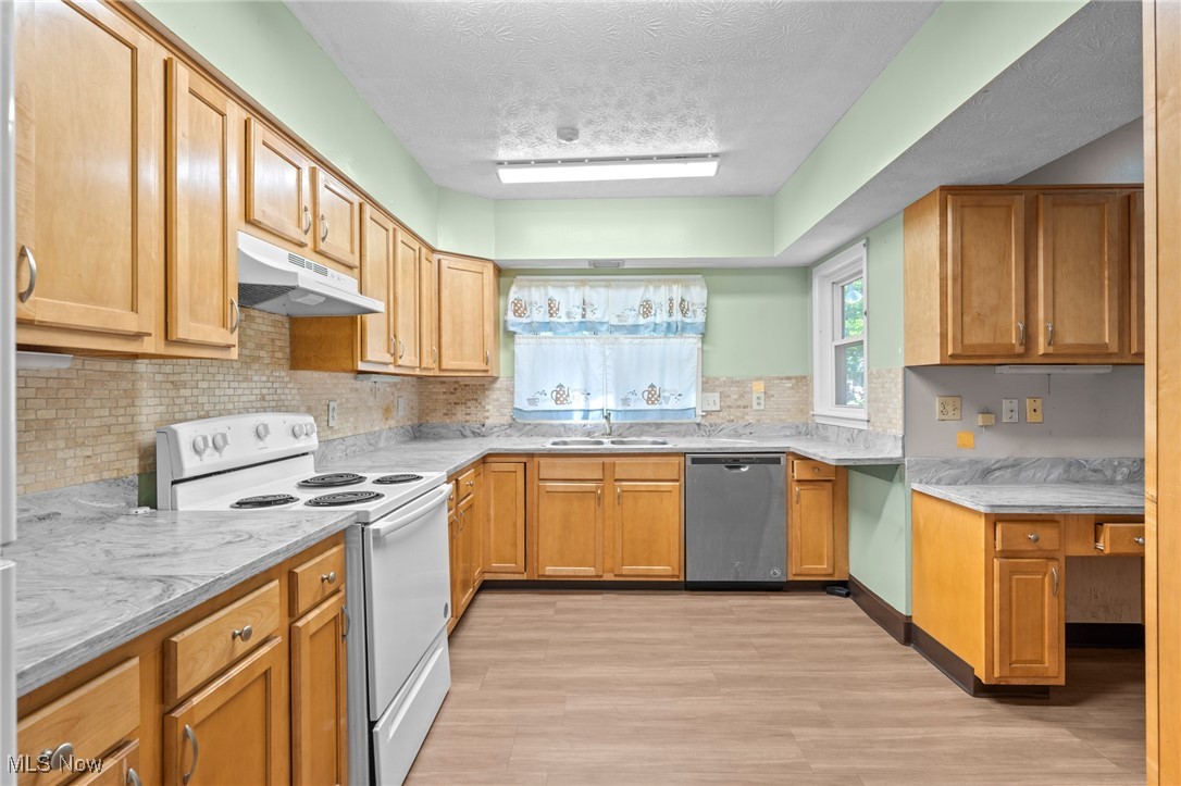 17702 Nottingham Road Cleveland OH 44119