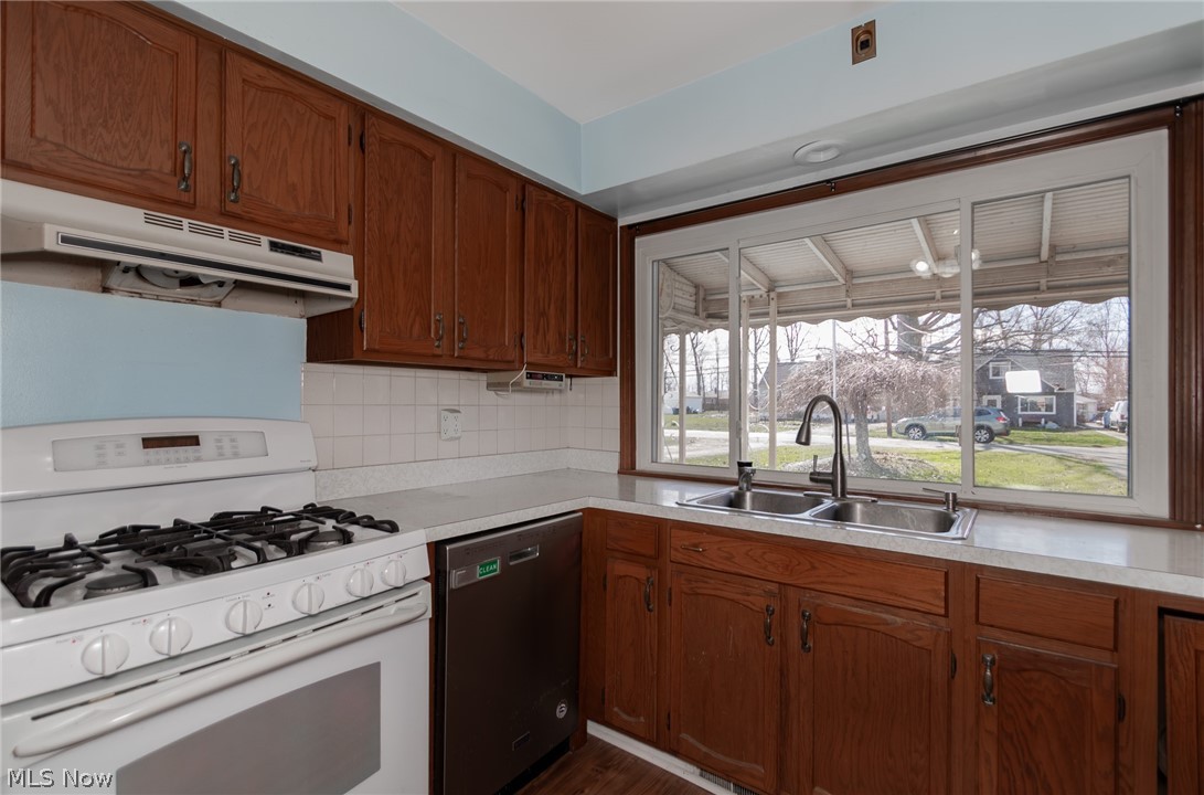 34233 Beach Park Avenue Eastlake OH 44095