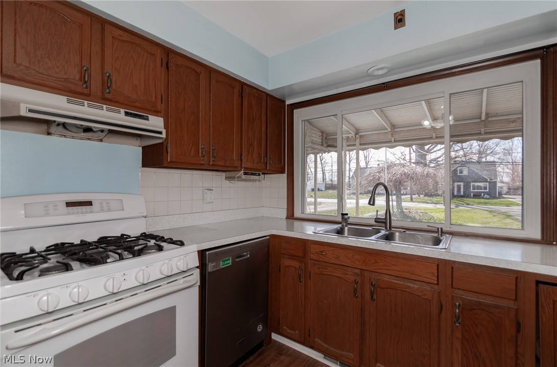 34233 Beach Park Avenue Eastlake OH 44095