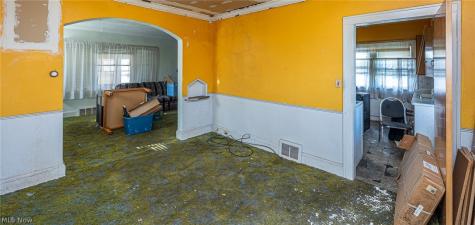 8214 Essen Avenue Parma OH 44129