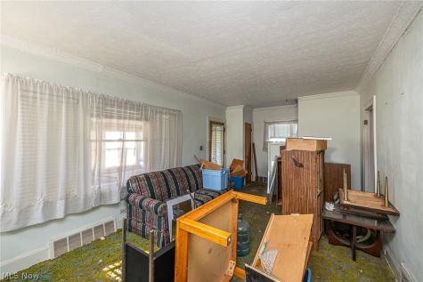 8214 Essen Avenue Parma OH 44129