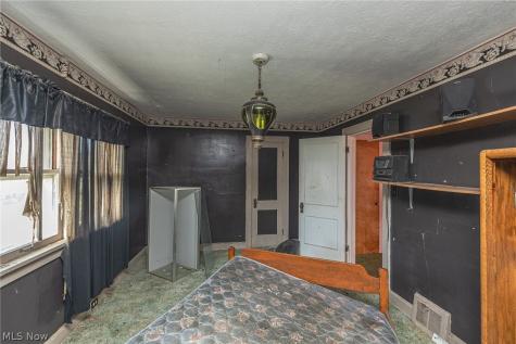8214 Essen Avenue Parma OH 44129