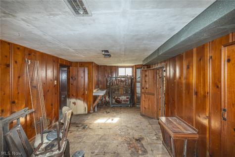 8214 Essen Avenue Parma OH 44129