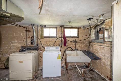 8214 Essen Avenue Parma OH 44129