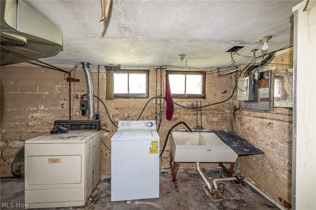 8214 Essen Avenue Parma OH 44129