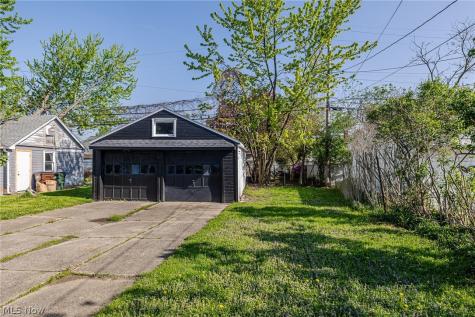 8214 Essen Avenue Parma OH 44129