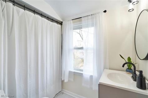 1360 Croyden Road Lyndhurst OH 44124