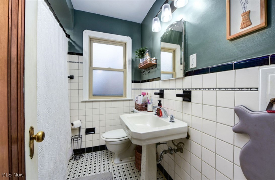 15311 Fernway Avenue Cleveland OH 44111