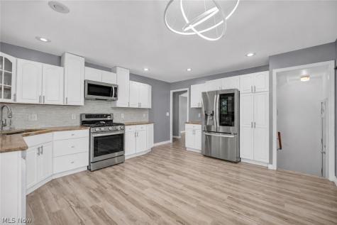 454 E 270th Street Euclid OH 44132
