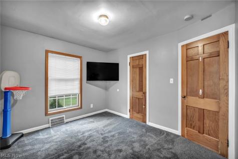 454 E 270th Street Euclid OH 44132