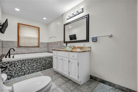 454 E 270th Street Euclid OH 44132